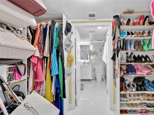 Apartment for sale  Unit #1709 - photo 5781960