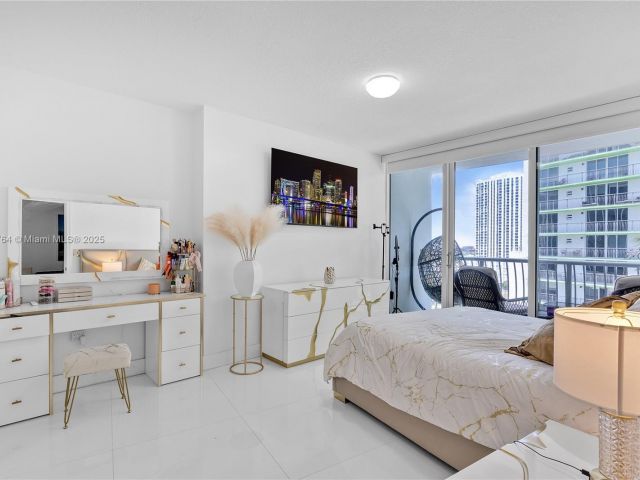 Apartment for sale  Unit #1709 - photo 5781961