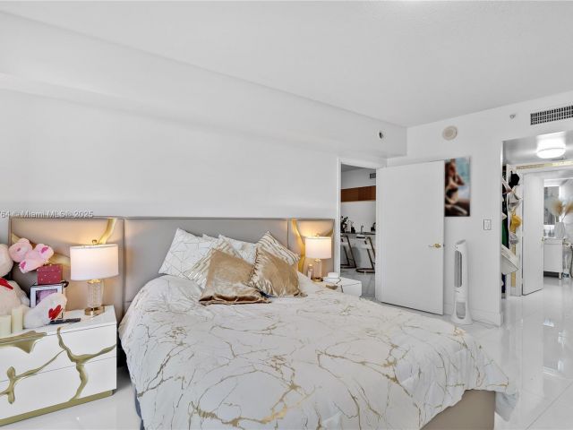 Apartment for sale  Unit #1709 - photo 5781962