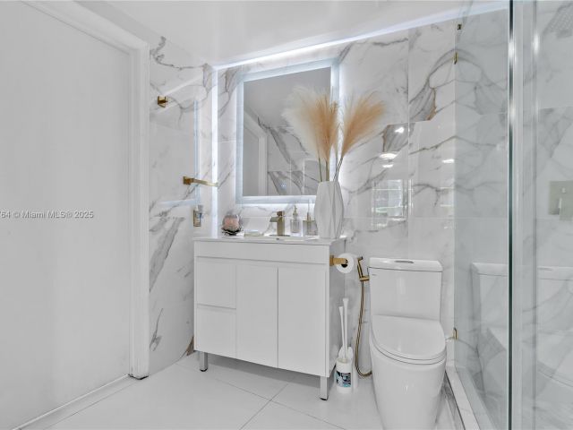 Apartment for sale  Unit #1709 - photo 5781963