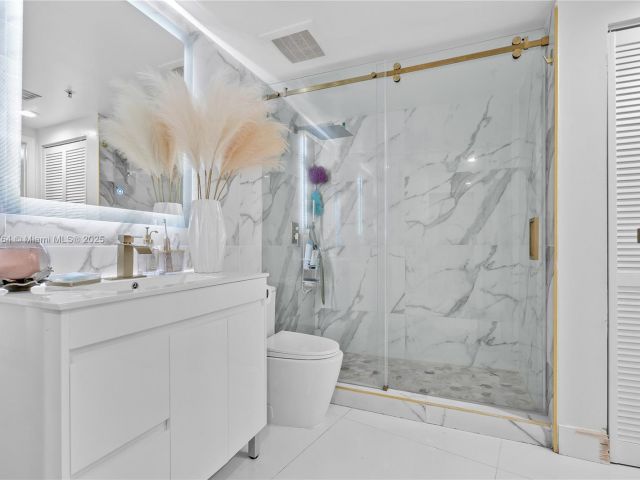 Apartment for sale  Unit #1709 - photo 5781964