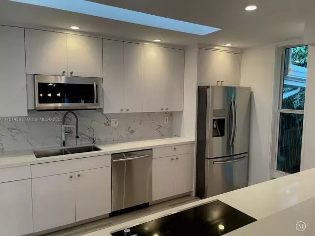 3-bedroom home for rent in Fort Lauderdale - 1701 SE 11th St - MondialRealty