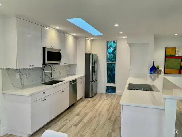 3-bedroom home for rent in Fort Lauderdale - 1701 SE 11th St - MondialRealty