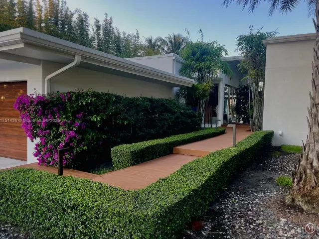 3-bedroom home for rent in Fort Lauderdale - 1701 SE 11th St - MondialRealty
