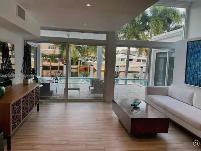 3-bedroom home for rent in Fort Lauderdale - 1701 SE 11th St - MondialRealty