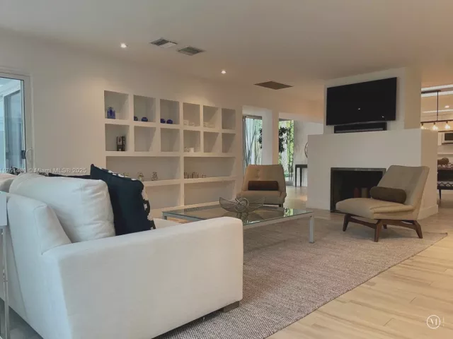 3-bedroom home for rent in Fort Lauderdale - 1701 SE 11th St - MondialRealty