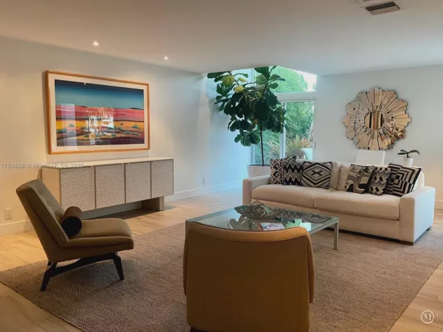 3-bedroom home for rent in Fort Lauderdale - 1701 SE 11th St - MondialRealty