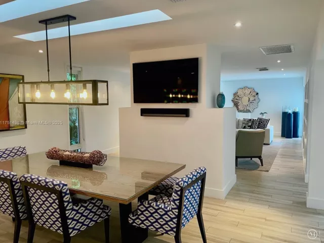 3-bedroom home for rent in Fort Lauderdale - 1701 SE 11th St - MondialRealty