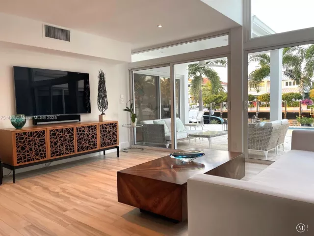 3-bedroom home for rent in Fort Lauderdale - 1701 SE 11th St - MondialRealty