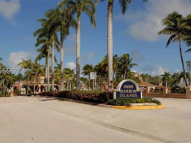 Home for sale at 949 Harbor Vw N - photo 5702535