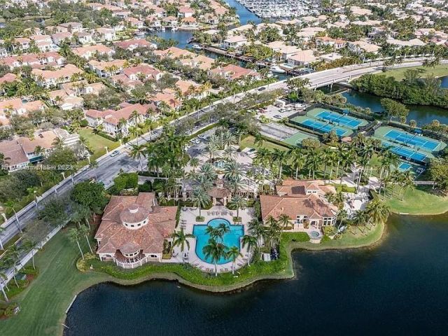 Home for sale at 949 Harbor Vw N - photo 5702536