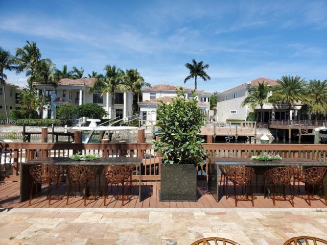 Home for sale at 949 Harbor Vw N - photo 5702537