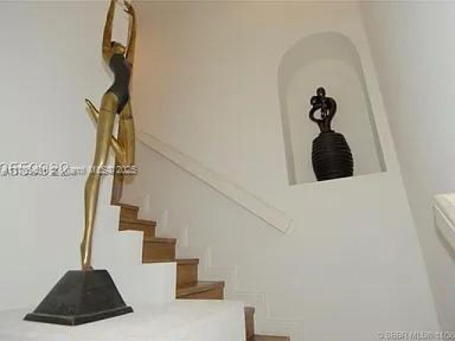 Home for sale at 949 Harbor Vw N - photo 5702538