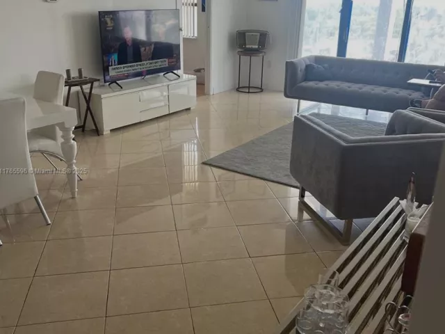 2-bedroom condo for sale in Bal Harbour - 9801 Collins Ave 8M - MondialRealty