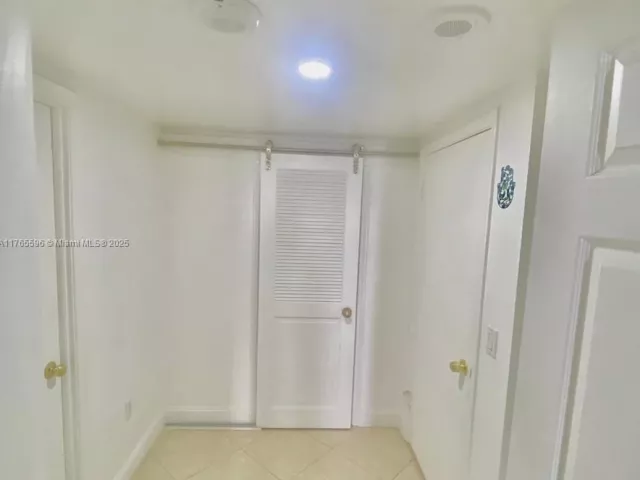 2-bedroom condo for sale in Bal Harbour - 9801 Collins Ave 8M - MondialRealty