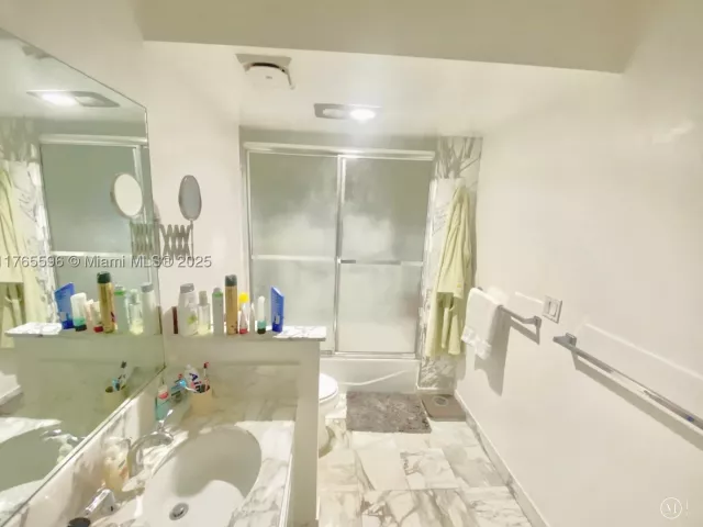 2-bedroom condo for sale in Bal Harbour - 9801 Collins Ave 8M - MondialRealty