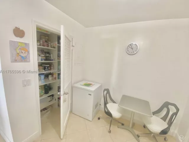 2-bedroom condo for sale in Bal Harbour - 9801 Collins Ave 8M - MondialRealty