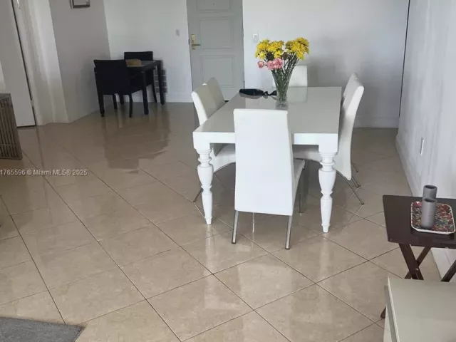 2-bedroom condo for sale in Bal Harbour - 9801 Collins Ave 8M - MondialRealty