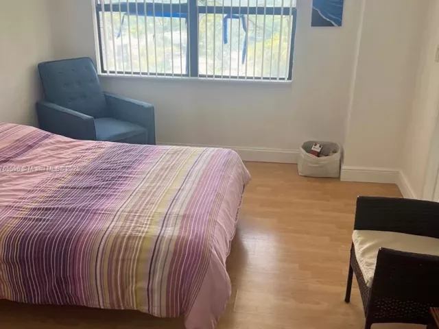 2-bedroom condo for sale in Bal Harbour - 9801 Collins Ave 8M - MondialRealty