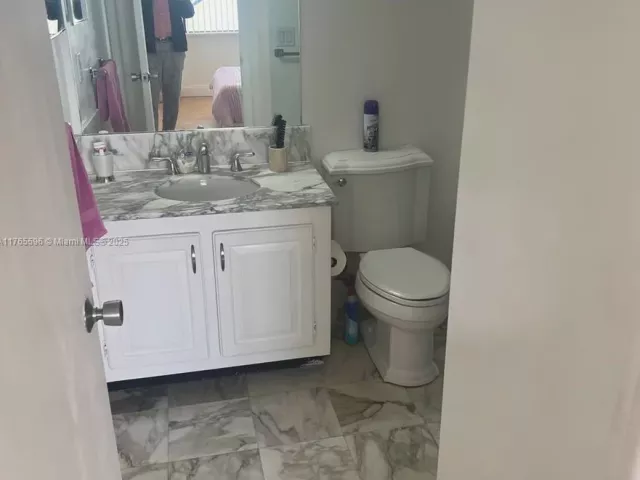 2-bedroom condo for sale in Bal Harbour - 9801 Collins Ave 8M - MondialRealty