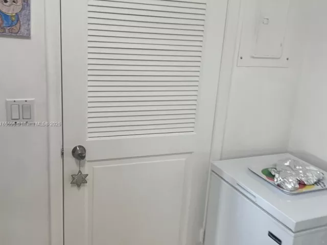 2-bedroom condo for sale in Bal Harbour - 9801 Collins Ave 8M - MondialRealty