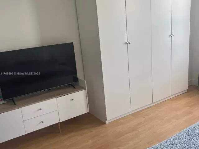 2-bedroom condo for sale in Bal Harbour - 9801 Collins Ave 8M - MondialRealty