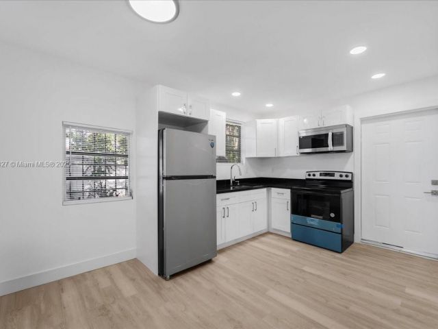 Home for sale at 2911 NW 30th St - photo 5703176