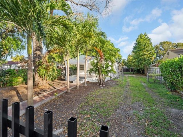 Home for sale at 2911 NW 30th St - photo 5703188