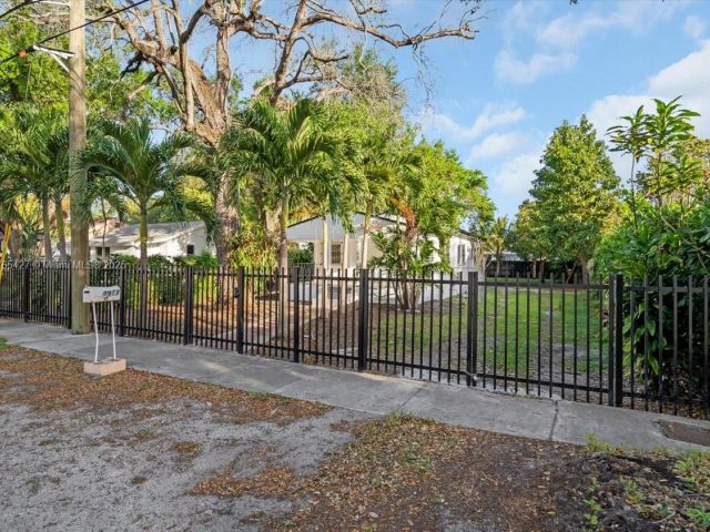 Home for sale at 2911 NW 30th St - photo 5703189