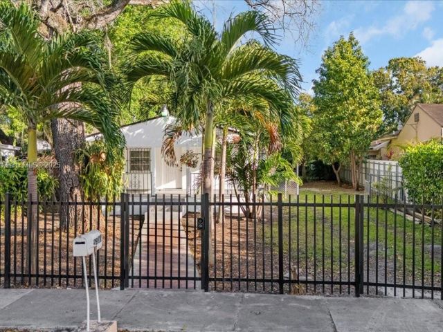 Home for sale at 2911 NW 30th St - photo 5703191