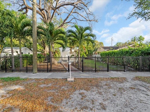 Home for sale at 2911 NW 30th St - photo 5703192