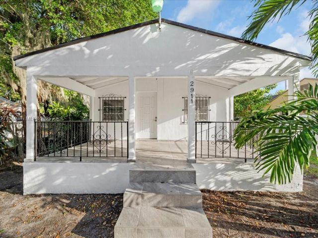 Home for sale at 2911 NW 30th St - photo 5703193