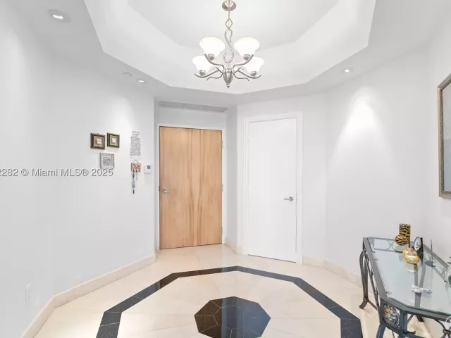 3-bedroom condo for sale in Aventura - 21150 Point Pl 1102 - MondialRealty