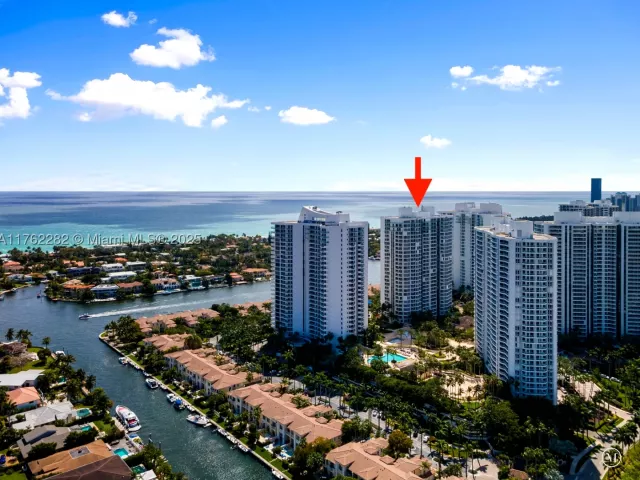 3-bedroom condo for sale in Aventura - 21150 Point Pl 1102 - MondialRealty