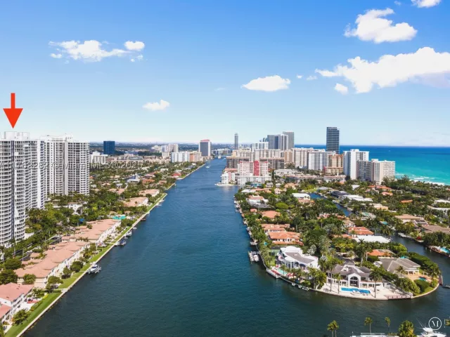 3-bedroom condo for sale in Aventura - 21150 Point Pl 1102 - MondialRealty