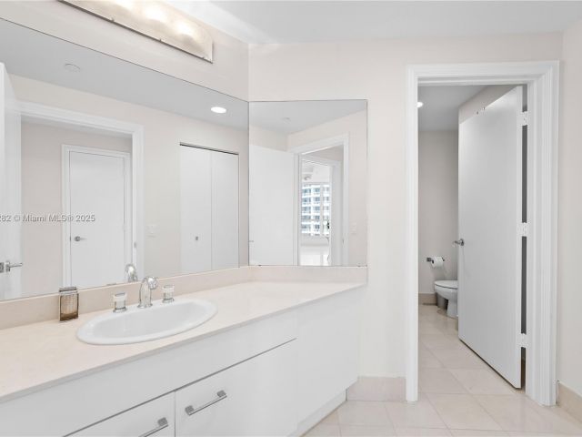 Apartment for sale  Unit #1102 - photo 5772792