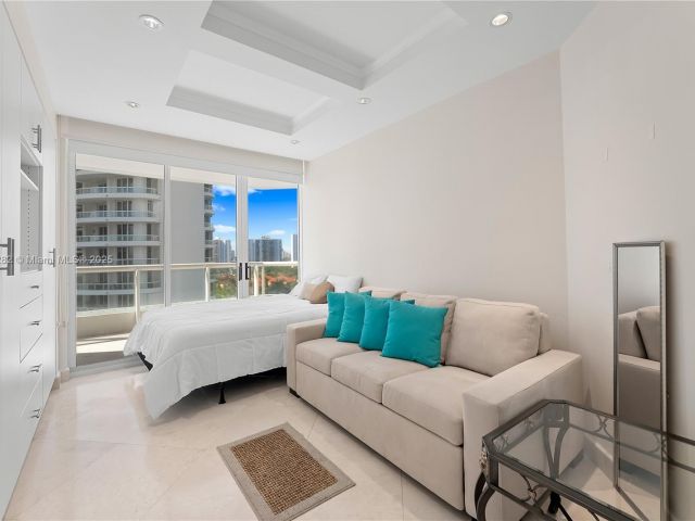 Apartment for sale  Unit #1102 - photo 5772793