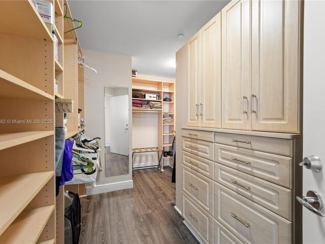 Apartment for sale  Unit #1102 - photo 5772794