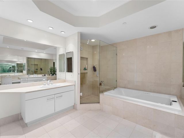 Apartment for sale  Unit #1102 - photo 5772795