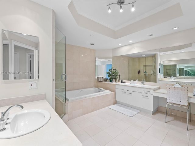 Apartment for sale  Unit #1102 - photo 5772796