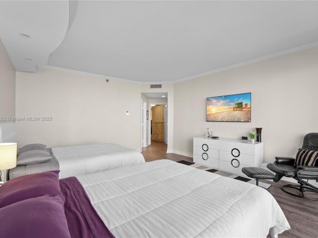 Apartment for sale  Unit #1102 - photo 5772798