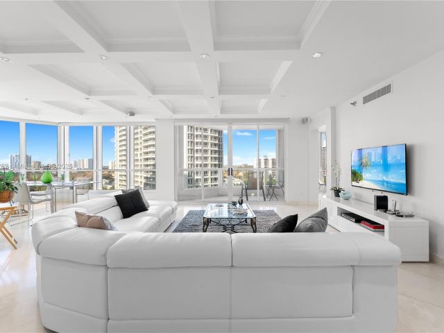 Apartment for sale  Unit #1102 - photo 5772805