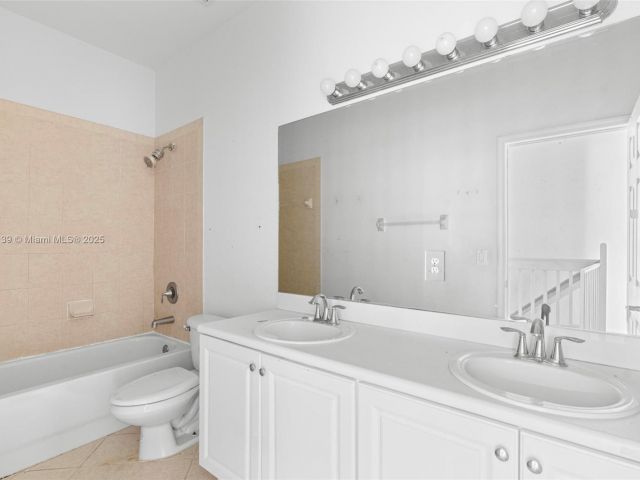 Home for sale at 601 SE 37th Pl - photo 5764675