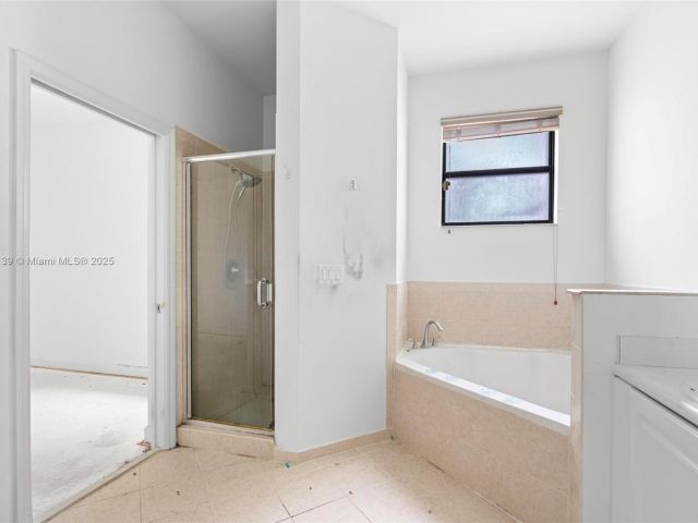 Home for sale at 601 SE 37th Pl - photo 5764678