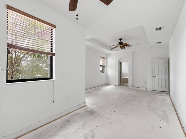 Home for sale at 601 SE 37th Pl - photo 5764680