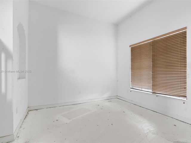 Home for sale at 601 SE 37th Pl - photo 5764686