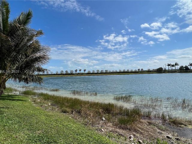 Home for sale at 601 SE 37th Pl - photo 5764688