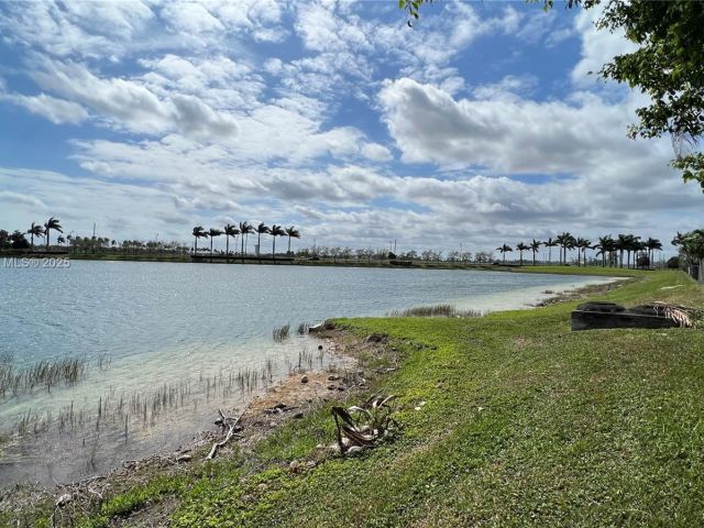 Home for sale at 601 SE 37th Pl - photo 5764689