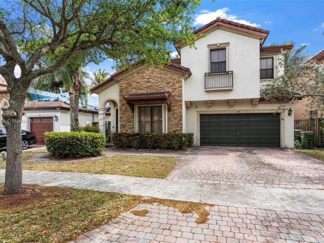 Home for sale at 601 SE 37th Pl - photo 5764693