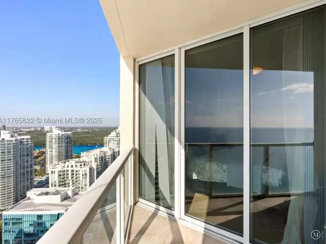 1-bedroom condo for sale in Sunny Isles Beach - 16699 Collins Ave 3710 - MondialRealty